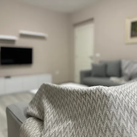 Amazing Getaway In Apartment *